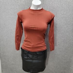 VICTORIA ROSE EQUESTRIAN PERFORMANCE SHORT SLEEVE, SIZE XS